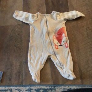 Zip up sleep and play